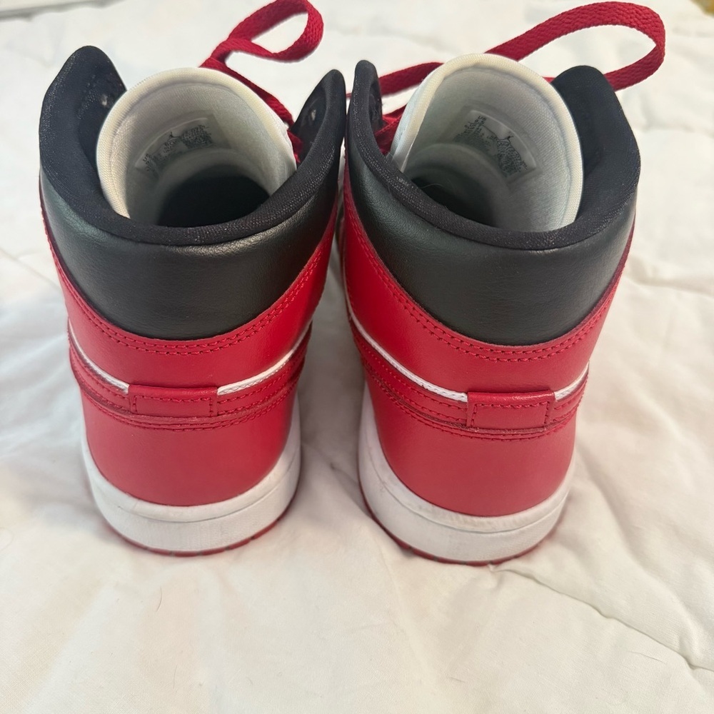 Nike Air Jordan 1 Mid Alternate‎ Bred Toe Sneakers Women's Size 9.5 - Picture 4 of 6